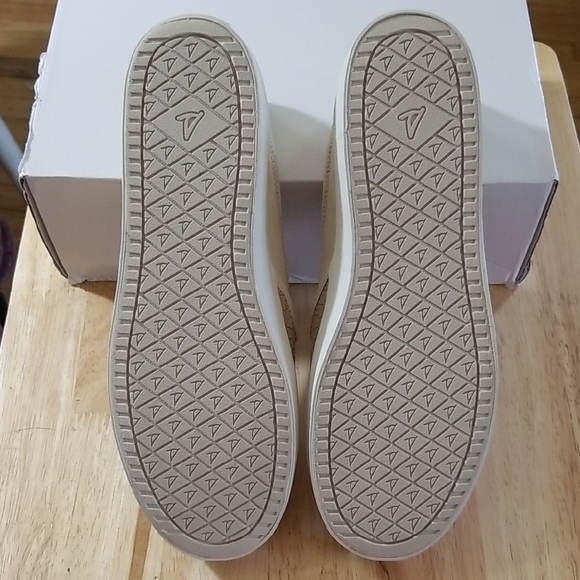 Sperry Women's Size 7 Ivory Pull-On Sneaker NWOT - Picture 5 of 6